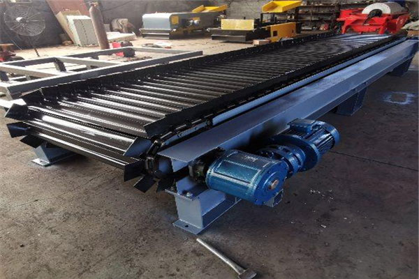 链板输送机(图1) 链板输送机(图1)