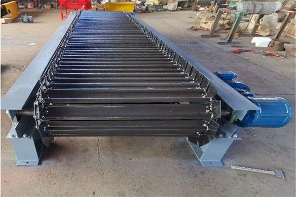 链板输送机(图2) 链板输送机(图2)