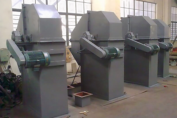 斗式提升机(图5) 斗式提升机(图5)