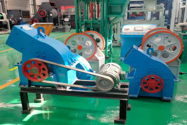 锤式破碎机(图4) 锤式破碎机(图4)